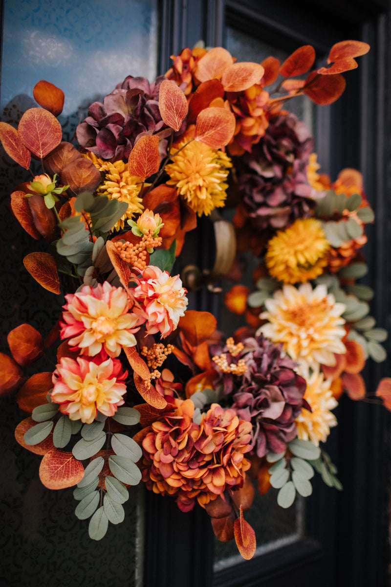An explosion of scrumptious warm orange foliage, plum hydrangea and golden dahlia combine to create our irresistible Apple Crumble wreath.  This delicious concoction of autumnal favourites will guarantee guests a warm welcome through the winter months.