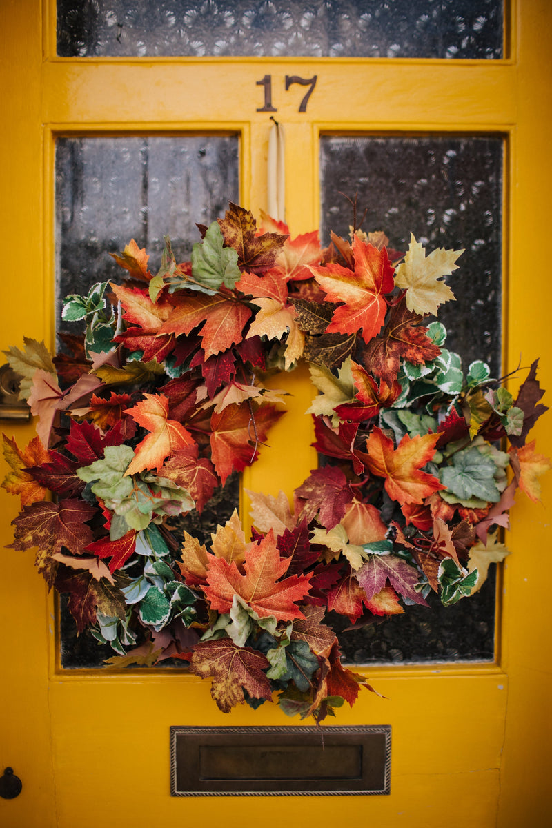 A bold and invigorating display of mixed seasonal foliage celebrating the colours and textures of the autumn season.  Our Maple Syrup wreath will instantly uplift and add warmth to any space through the winter months for years to come!