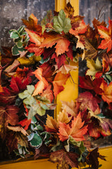 A bold and invigorating display of mixed seasonal foliage celebrating the colours and textures of the autumn season.  Our Maple Syrup wreath will instantly uplift and add warmth to any space through the winter months for years to come!